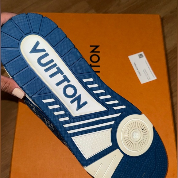 LV Trainer sneaker, size 9.5, blue and white - Picture 5 of 9
